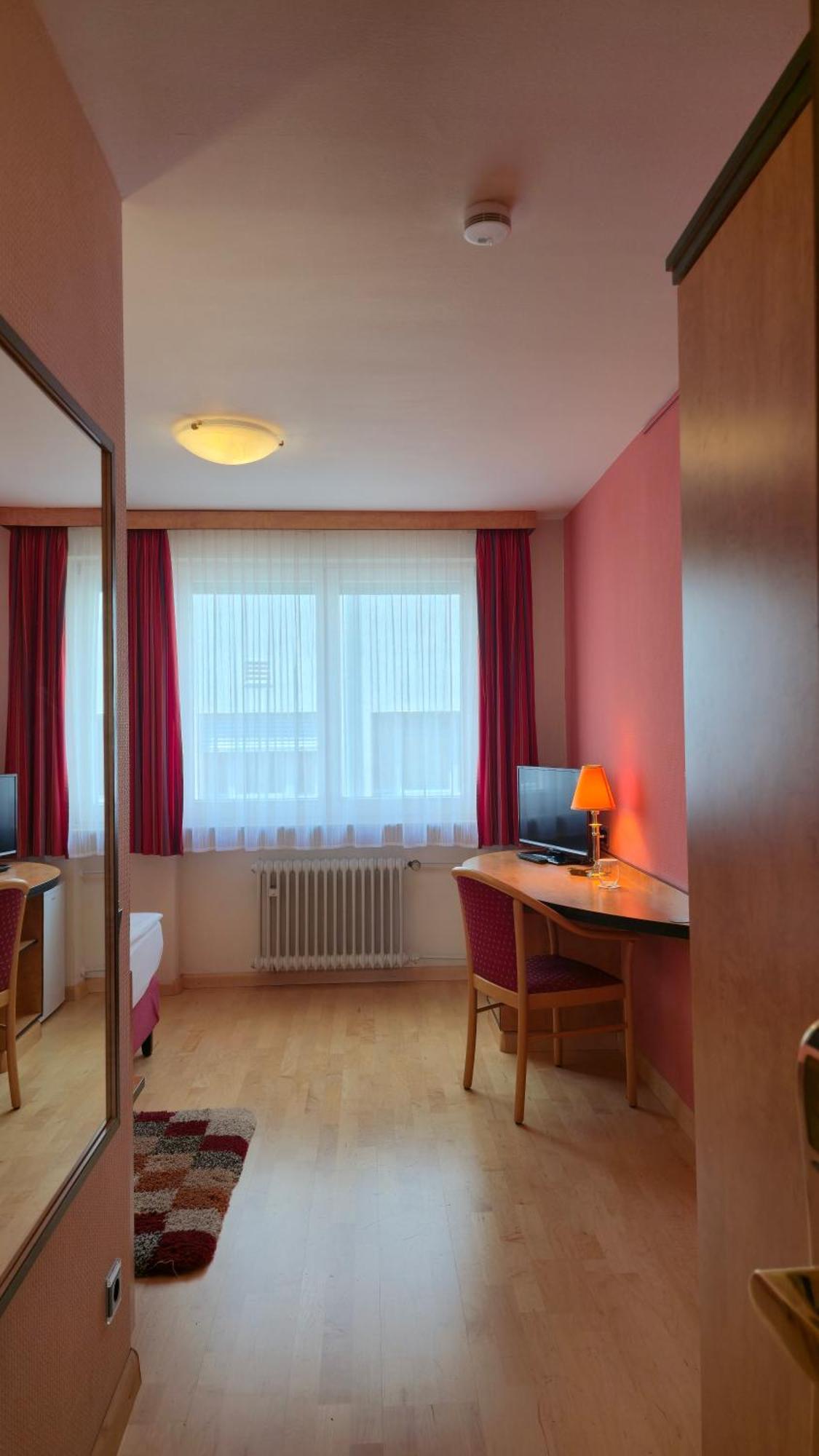 Hotel Boardinghouse Sonne Offenburg Habitación foto